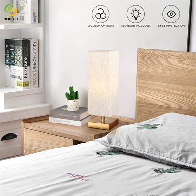 Bảo vệ mắt Bắc Âu Đèn bàn LED đầu giường bằng gỗ rắn với vải lanh vuông