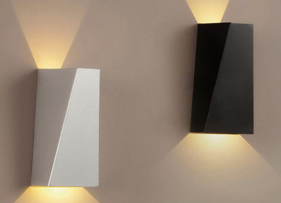 Chất liệu kim loại Đường kính 10,5cm Chiều cao 22cm Đèn tường hiện đại trong nhà