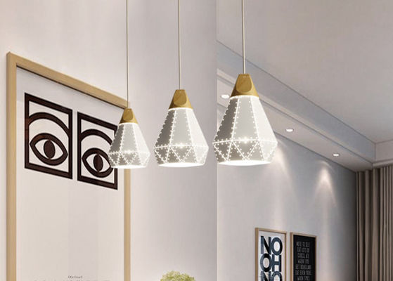 Đèn chiếu sáng mặt dây chuyền hiện đại bằng gỗ sắt Châu Âu cho phòng ăn Phòng khách Khách sạn
